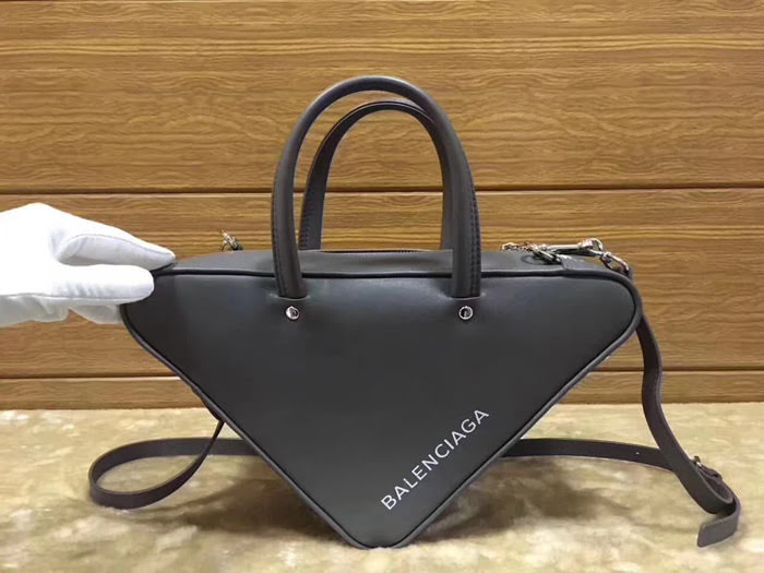 BALENCIAG巴黎世家 17秋冬 爆款三角包 原版進口皮 476975  BL1839
